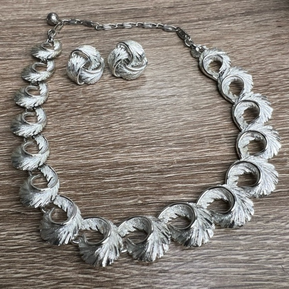 LIsner 70s designer vintage chocker set